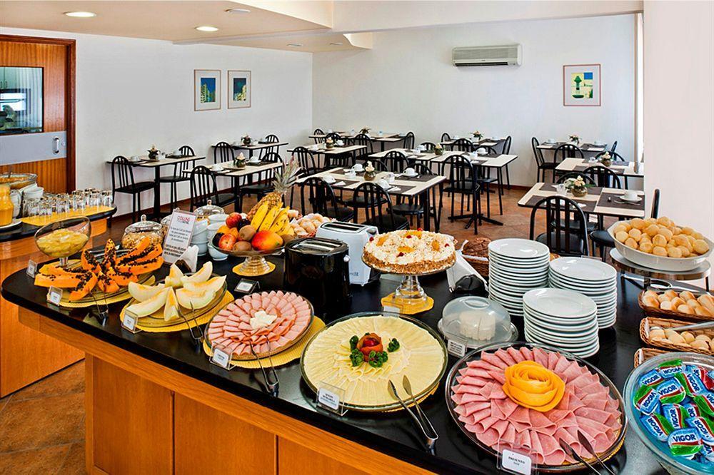 Collins Trade Hotel Порту Алегри Екстериор снимка